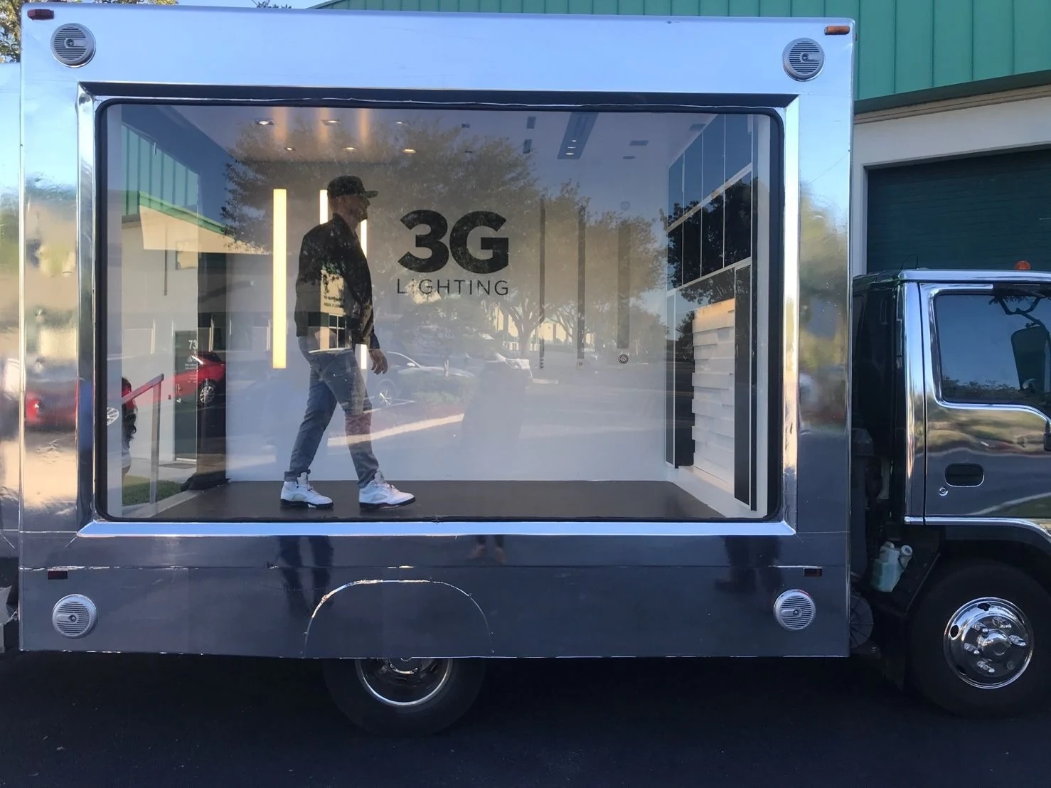 3G Lighting mobile showroom with visitors